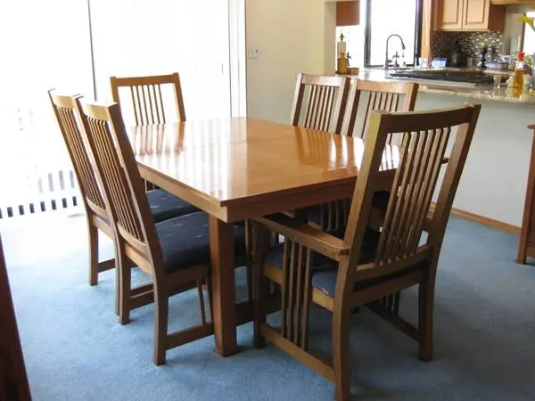 Beautiful medium oak table with chairs and matching hutch