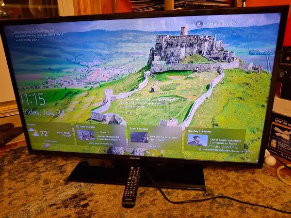 40 SAMSUNG Full HD LED TV with Remote -Fully Functional!
