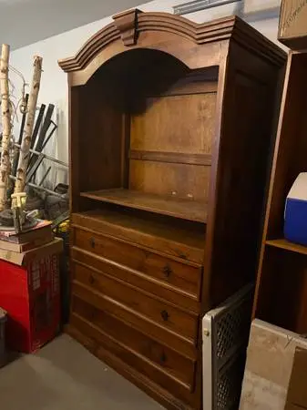 Gorgeous Shelf with three large drawers
