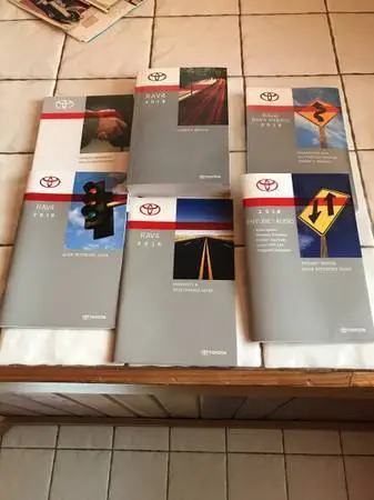 2018 Toyota Rav 4 owners manual complete set - New