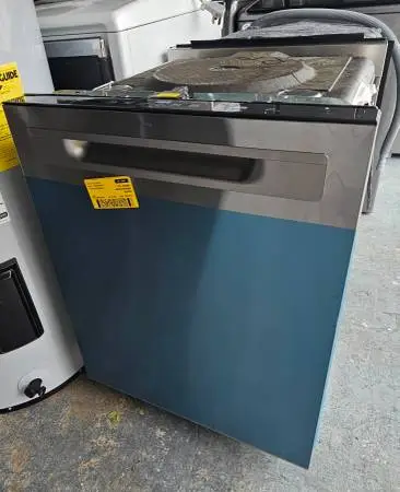 GE STAINLESS STEEL DISHWASHER WITH INTERIOR STAINLESS STEEL AND 3 RACK
