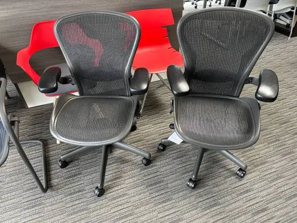 HERMAN MILLER AERON CHAIR IN LIKE NEW CONDITION