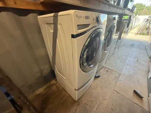 27W White Whirlpool Washer 4.5 Cu Ft Model # WFW95HEDW0 Used