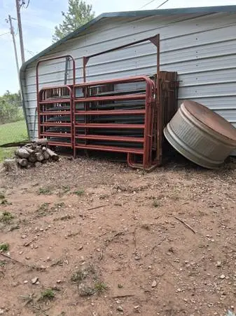 Round pen and portable stall