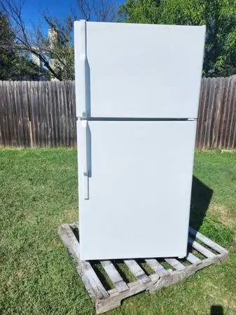 HOTPOINT REFRIGERATOR