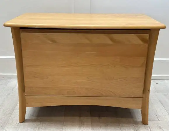 Wooden Storage Chest by Dutalier