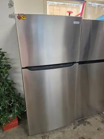 Frigidaire stainless steel top freezer refrigerator New