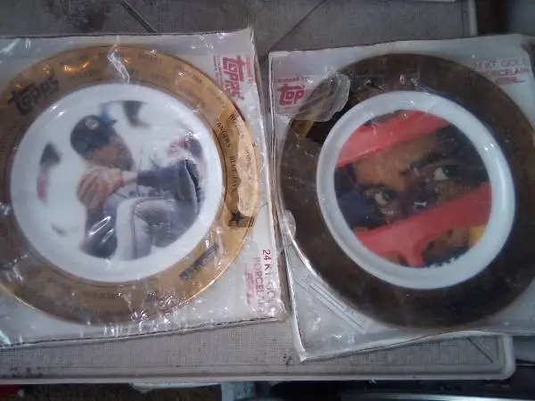 CLE. Indians. 2 Sandy alomar tops 24 karat gold porcelain plates