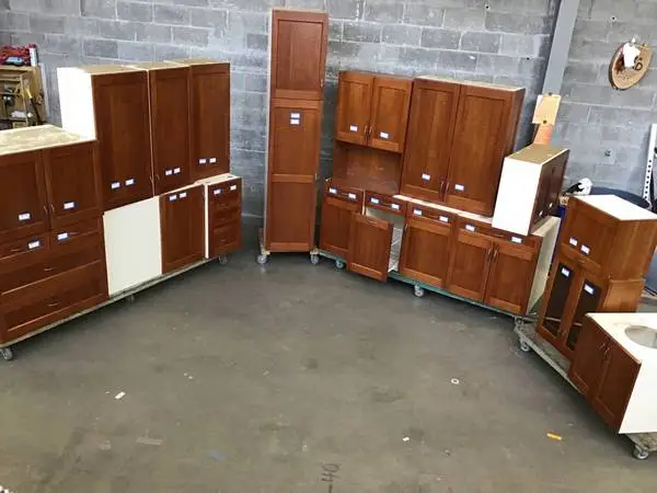 18 Piece Cherry Cabinet Set