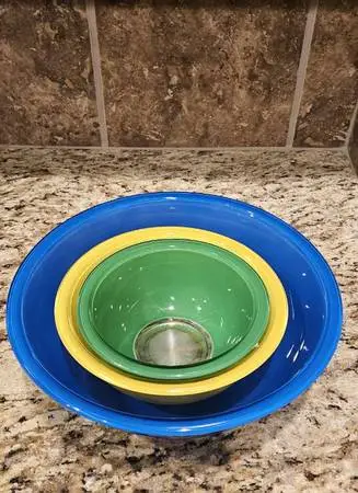Pyrex Vintage Mixing Bowl Set (3)