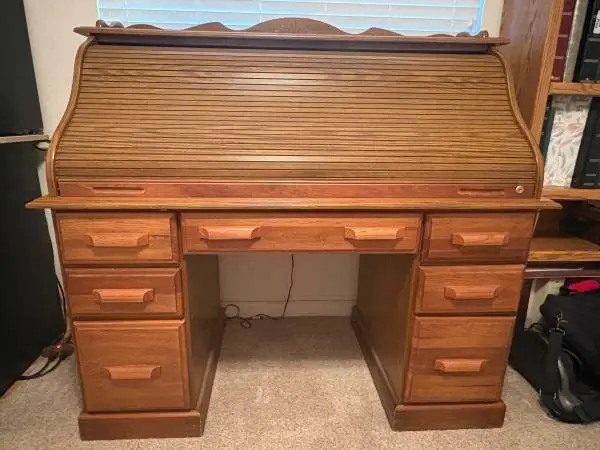 OAK ROLL TOP DESK - EXCELLENT CONDITION