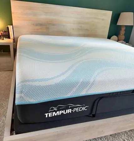 New ProBreeze Medium King Tempurpedic mattress + base w/ MASSAGE FEATURES