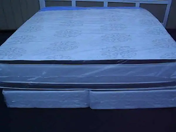 KING SIZE MATTRESS AND BOX SPRING. NEW