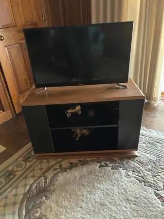 TV stand - swivels