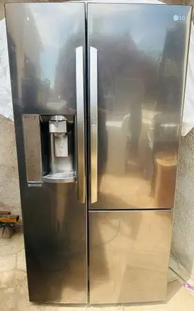 21 cu Counter-depth LG Dark Stainless Side By Side 2door Refrigerator