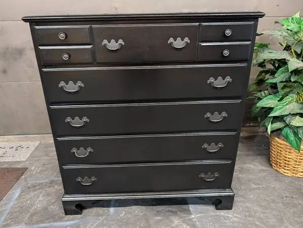 5 Drawer Dresser. Like New! Very Solid & Sturdy. Works Perfect!