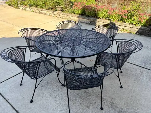 Vintage Wrought Iron Sturdy Patio Furniture Table w Chairs....