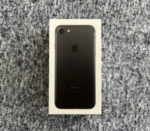Pristine Black Apple iPhone 7 w/ Value Added Accessories