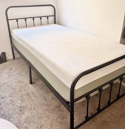 •••Twin Bed with 12” Mattress •••