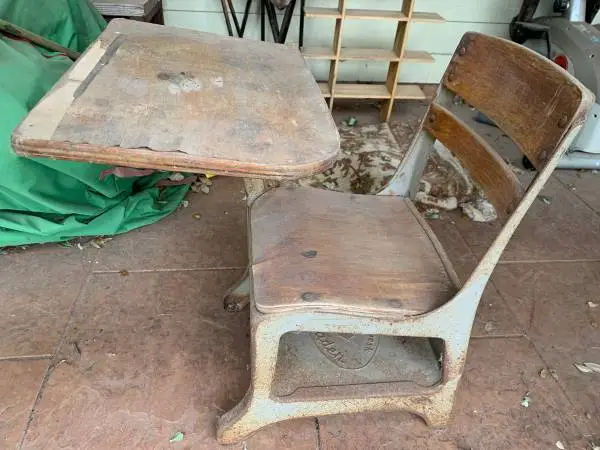 Old School 1-piece Chair and Desk