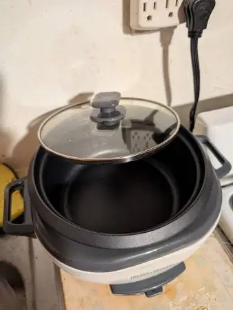 Rice cooker, Veggie Chopper, Slow cooker.