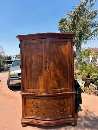 Thomasville British Gentry Burl Armoire