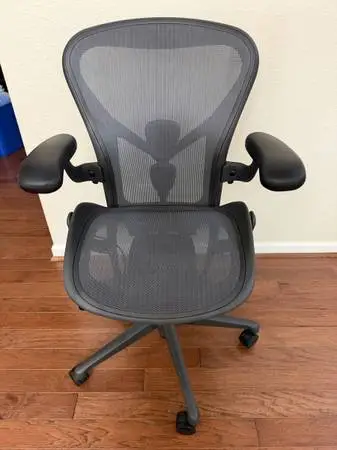 Herman Miller Aeron Remastered Size B posture SL fit adjustable in Excellent con