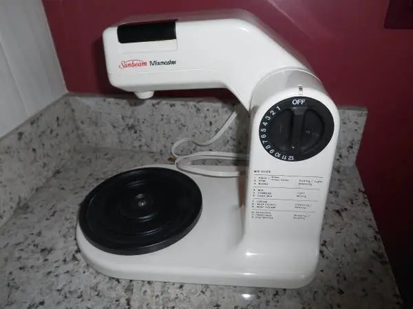 Sunbeam Mixmaster countertop kitchen mixer