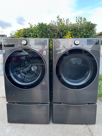 LG ThinQ Washer and Dryer Electric Set