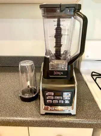 POTENTE LIQUADORA DE 1500 WATTS NINJA BLENDER DUO AUTO IQ COMO NUEVA