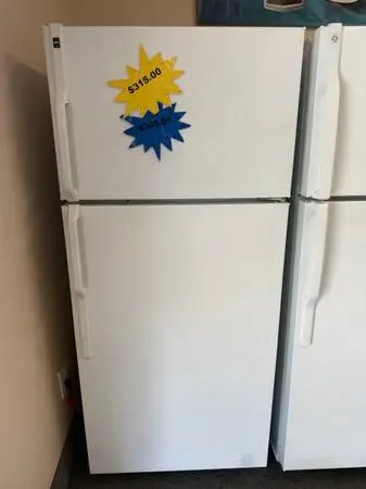 Apartment style- Hotpoint Refrigerator (6 Months Warranty) ALKA#8171