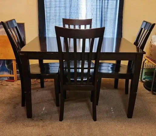 Kitchen table and 4 chairs