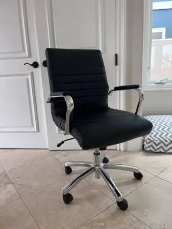 Like NEW Black Office Chair