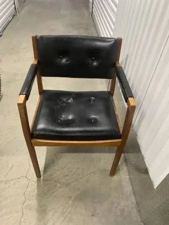 Vinyl CHAIR