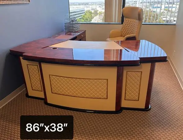 Liquidation: Executive Office Desks