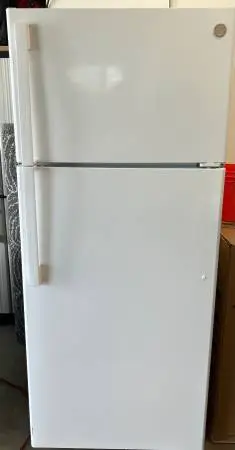 Newer White GE top freezer refrigerator 18 Cb Ft Capacity