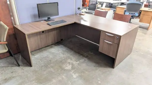 Thursday 7/30 9am-4pm New &Used Office Furniture Desk,Chair & Art Sale