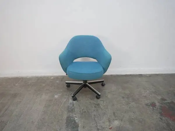 Knoll Saarinen Executive Swivel Armchair 5 Star Base Blue Boucle
