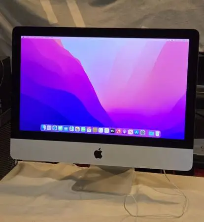 Apple iMac 21.5 inch All in One Desktop. 2015