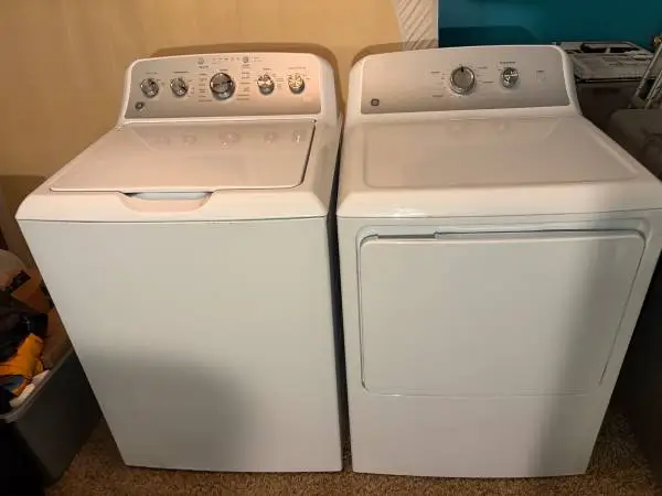 New ge extra large capacity 4.6 washer and matching 7.3 gas dryer
