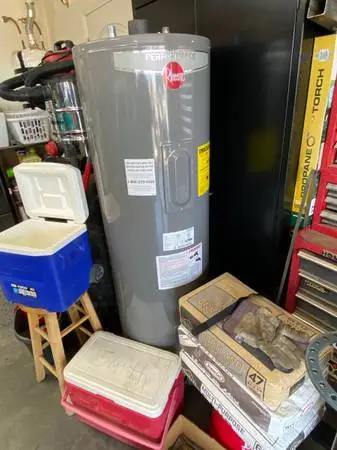 Rheem 40 gallon electric hot water heater