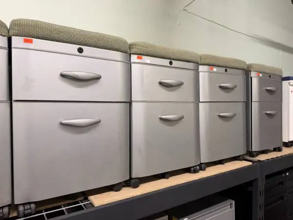 Knoll 2 Drawer File Cabinet / Filing Cabinets