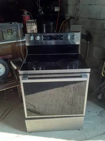 Hisenses stainless Black glasstop stove