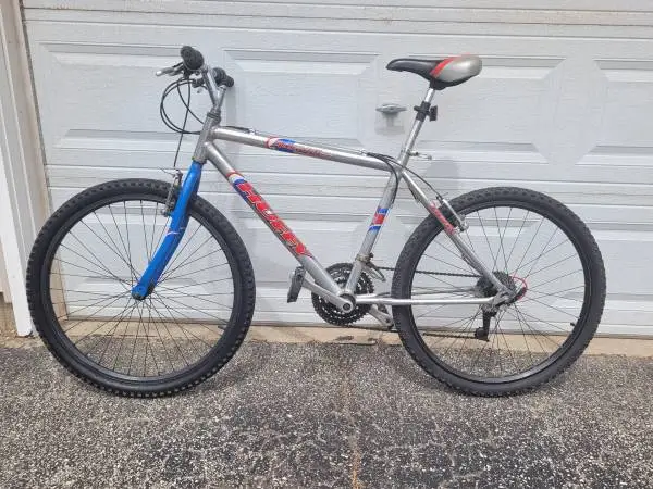 Huffy Alumina 8000 mountain bike MTB silver aluminum frame Teen bike
