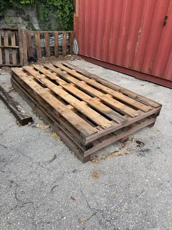 FREE 8 foot pallets