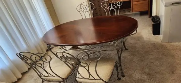 Round Dining Table with 4 Chairs