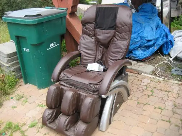 MASSAGE CHAIR