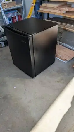 Vissani 2.6 cu ft mini fridge