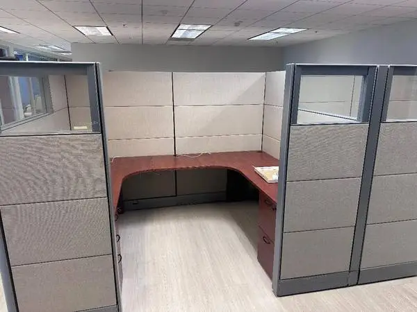 Liquidation: Herman Miller Ethospace Cubicles,Desks, Executive Chairs,