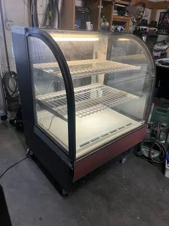 GREAT CONDITION TRUE 36 BAKERY DISPLAY COMMERCIAL REFRIGERATOR